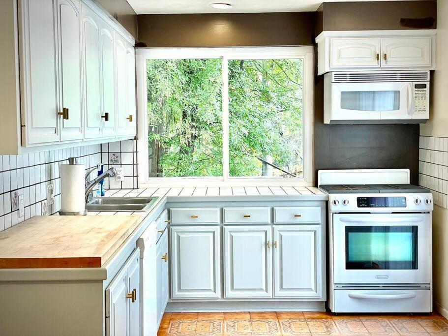 Hébergement de vacances Pacific Dreams At Woodland Hills - 8 Bedroom With Pool & Hot Tub